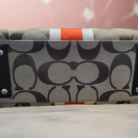 Coach Hampton Signature Stripe Tote. - Picture 3 of 9